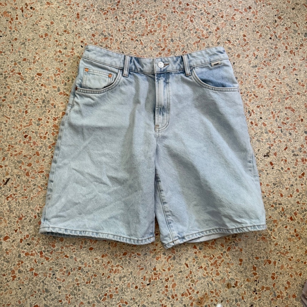 Light blue, long, mavi shorts